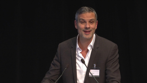 Humeral head decentering: reality or fiction?